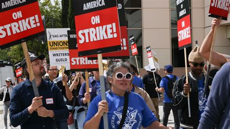 Huelga En Hollywood ¿cómo Afecta A La Industria La Protesta De Los Guionistas Rpp Noticias