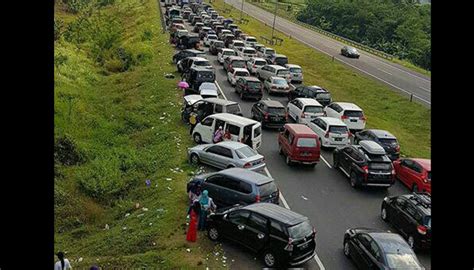 H Arus Mudik Ribuan Kendaraan Terjebak Macel Di Tol Cipali Hingga