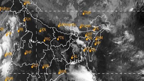 Ajker Weather Update প্যাচপ্যাচে গরমে নাজেহাল বেলা বাড়লেই তুমুল বৃষ্টি আজকের ওয়েদার আপডেট