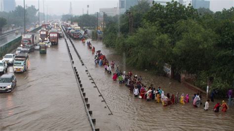 Delhi Noida Heavy Rainfall Alert Friday Schools Closed Ghaziabad