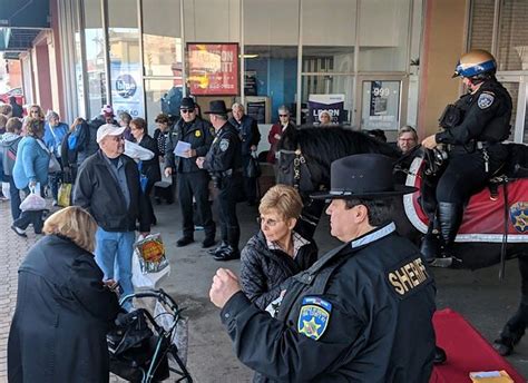 Erie County Sheriffs Mounted Police Gives Back To Community