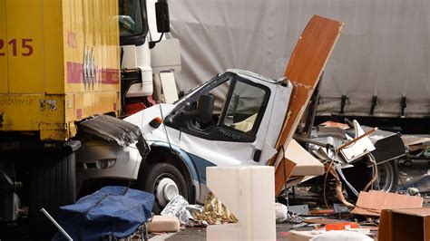 Drei Menschen Sterben Bei Unfall Auf A7 Bilder