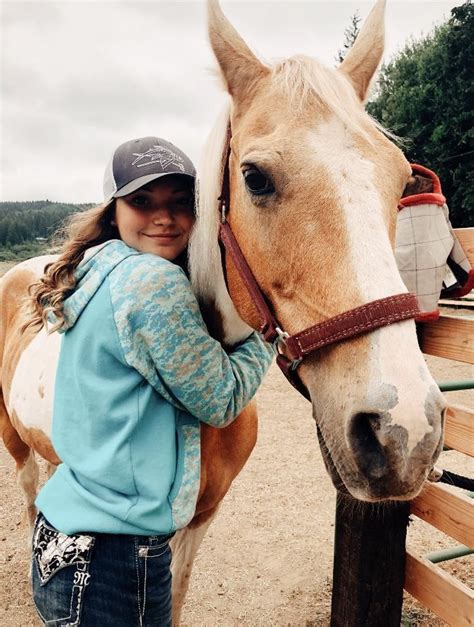 Pin By Khloey Sperry On Cowgirl Besties Rodeo Life Cute Horse