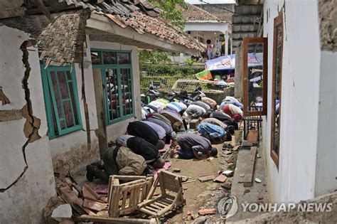 여진에 비까지인니 서자바주 지진 수색작업 난항 나무뉴스