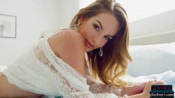 Kimmy Granger camarade de jeu montre ses courbes dans une vidéo porno softcore XVIDEOS