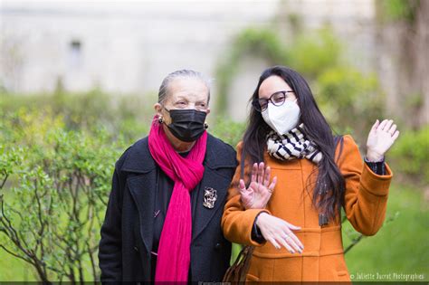 Une Marche En Baskets Avec Paulette Pour Lutter Contre Lisolement