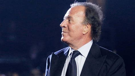 Julio Iglesias a cuánto asciende la fortuna de este cantante acusado