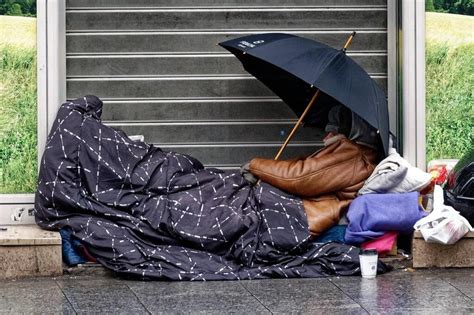 Plus De 9 Millions De Personnes Vivent Sous Le Seuil De Pauvreté En