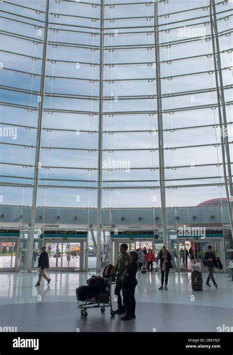 Lisbon Airport Terminal 1 Hi Res Stock Photography And Images Alamy