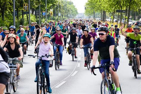 PM Fridays For Future Berlin Fordert Mit 15 000 Menschen Eine Sozial