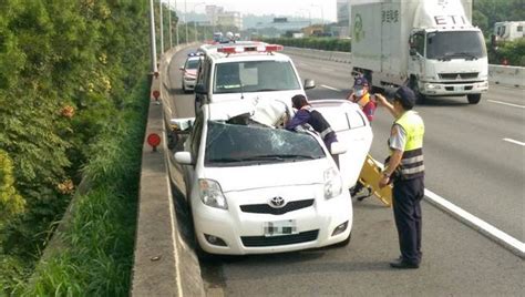 聯結車國道撞倒限速標誌 竟砸死對向車駕駛！ 社會 中時