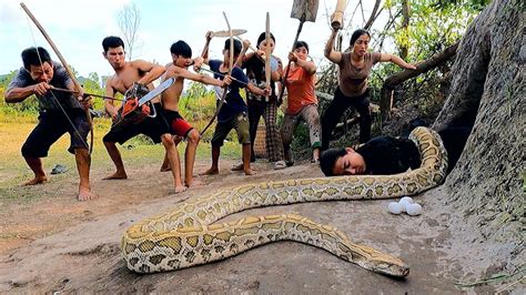 Brave Hunters Confronts Ferocious Giant Python Laying Eggs To Save