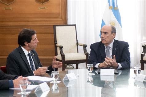 El Gobierno firmó convenios para el traspaso de obras públicas con