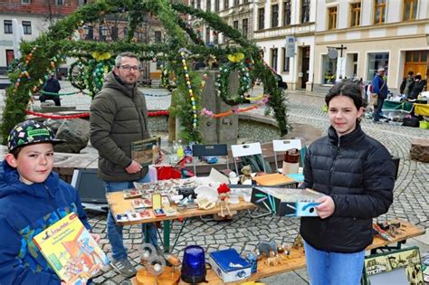 Markttreiben Rund Um Den Osterbrunnen