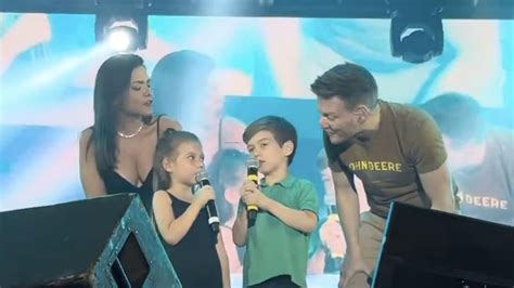 Filhos de Michel Teló invadem o palco do pai e dão um show de simpatia