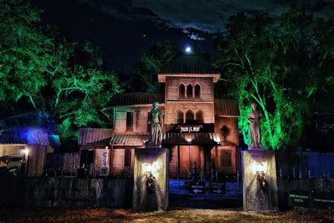 10 Best Haunted Houses And Attractions That Will Make You Scream