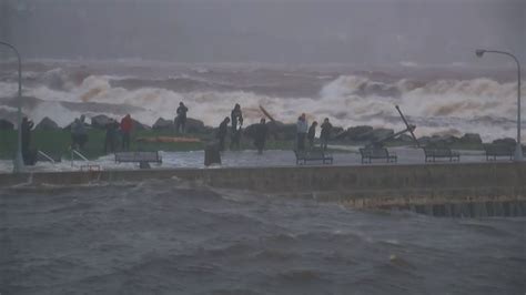 Waves Lash Duluths Waterfront As Storm Howls Over Superior Youtube