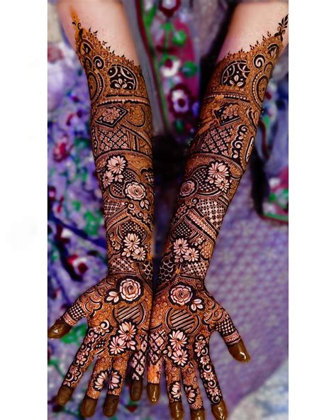 Pakistani Mehndi Design For Bridal Hand