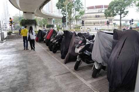 社區的事｜北角路邊電單車公眾泊位供應緊張 死車長年佔據 拖出路中央增撞車風險 星島日報