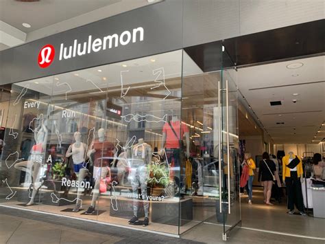 Lululemons Near Messe
