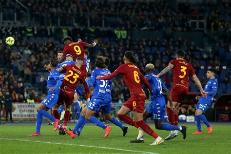 La Roma Batte L Empoli E Aggancia Momentaneamente L Inter Decisivi I