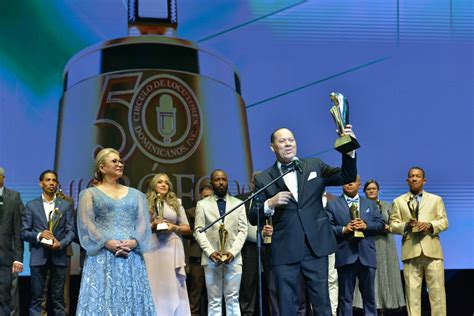 Entregan Premios Micr Fono De Oro En El Teatro Nacional