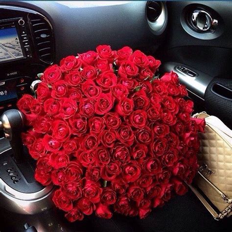 Розы в машине, букет | Trendy flowers, Luxury flowers, Beautiful rose ...
