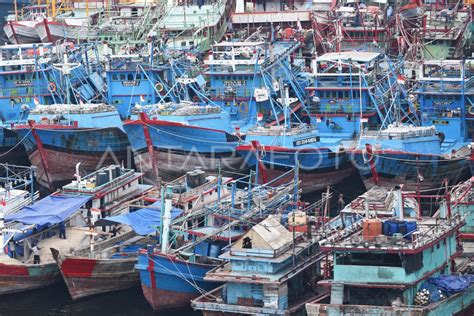 Nelayan Muara Baru Mogok Melaut Antara Foto