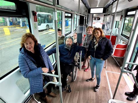 La EMT Instala Cinturones De Seguridad Para Las Sillas De Ruedas En Sus