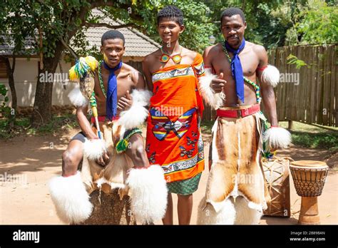 Traditional Dress Troupe Group Culture Dancing Traditional Costu Hi Res