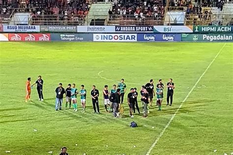 Persiraja Vs PSMS Berakhir Ricuh 12 Kartu Kuning Dan 1 Merah Pemain