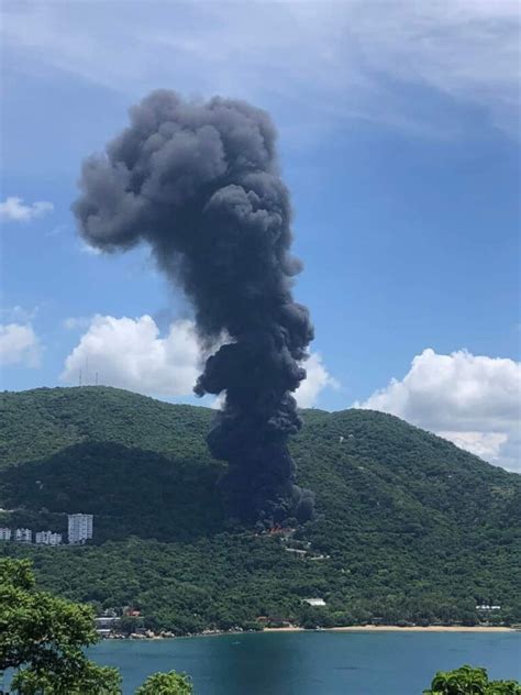 Explota pipa cargada de combustible en la Escénica de Acapulco