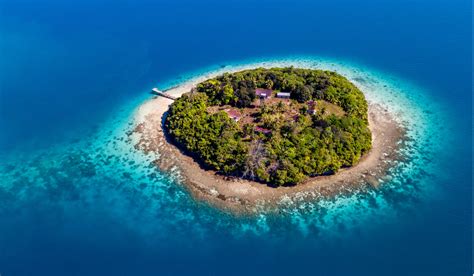 Sailing Tonga | Oyster Yachts