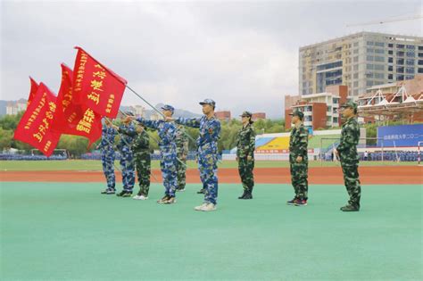 旗帜在传递，军魂在传承——电信学院举行2021级军训授旗仪式 山东科技大学新闻网