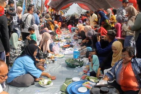 Mengenal Beseprah Tradisi Makan Bersama Khas Masyarakat Tenggarong