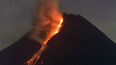 Mount Merapi Eruption : Indonesia's Mount Merapi Volcano Erupts ...