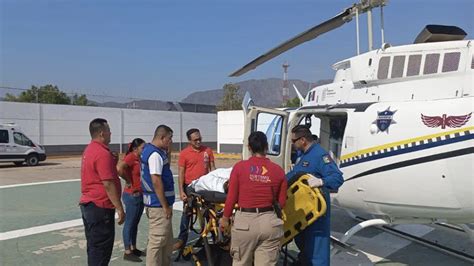 Desde Huetamo Ssp Traslada V A A Rea A Embarazada Grave Al Hospital De