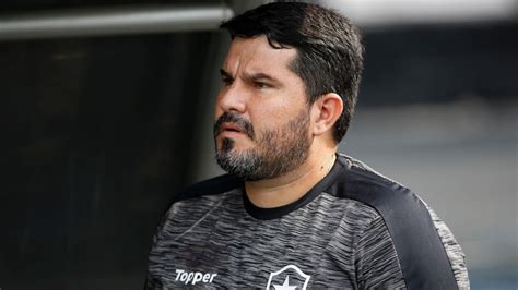 Após saída do Botafogo Eduardo Barroca é anunciado pelo Atlético GO