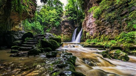 Szwajcaria Kanton Vaud Gmina La Sarraz Rzeka Venoge Wodospad Tine