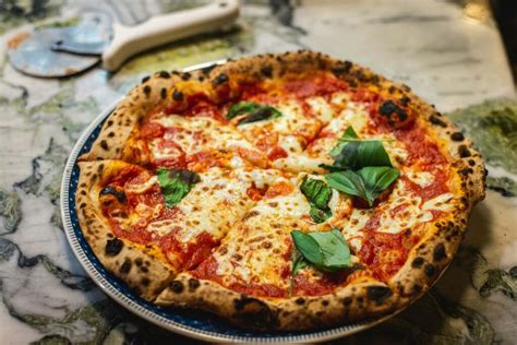 Pizza Margherita Oppskrift Enkel Italiensk Pizza