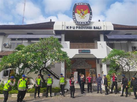 Polda Bali Turunkan 420 Personel Dalam Pengamanan Kantor KPU