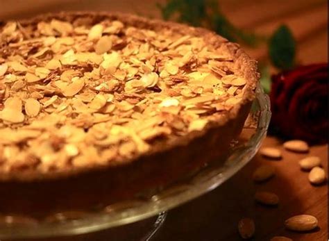 Recette de Tarte aux pommes croustillante à la créme cannelle par