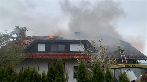 Nonstopnews Gro Es Einfamilienhaus Brennt V Llig Aus Flammen Hatten