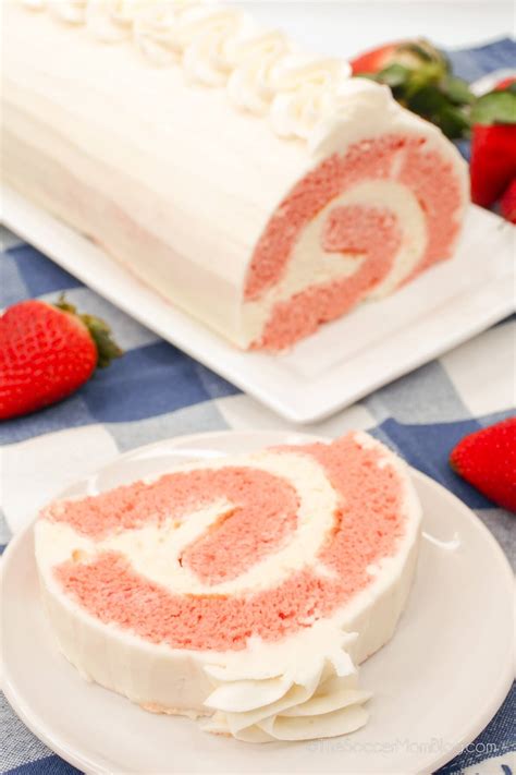 Strawberry Cake Roll - The Soccer Mom Blog