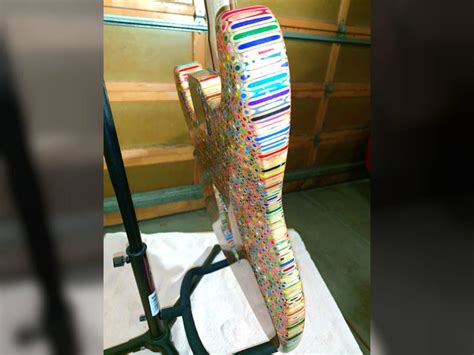See A Guy Build A Guitar Out Of 1200 Colored Pencils Page 23