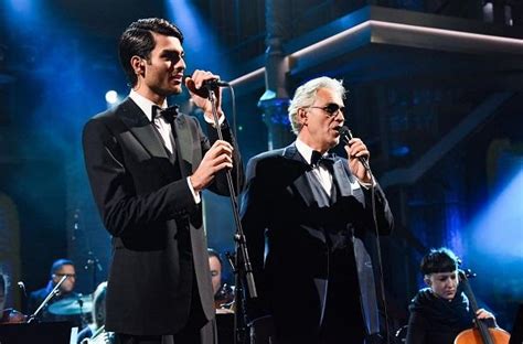 Andrea Bocelli Y Su Hijo Matteo Deslumbraron En Los Oscar Video