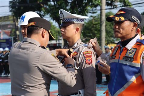 Kapolres Majalengka Pimpin Apel Gelar Pasukan Operasi Keselamatan