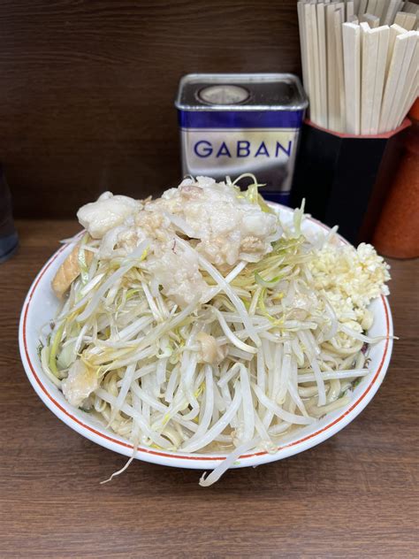 バスアマ On Twitter ラーメン二横浜関内店 ️大ラーメン⁉️ 大の食券買って出てきたのがコレ どう見ても小ラーメン 小林さん不在で助手3人で店を回して いるが大ラーメン一杯まとも