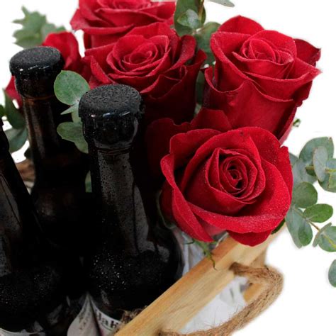 Caja De Cerveza Y Rosas Flores Coclico