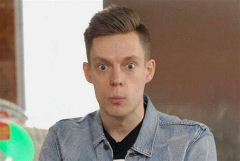 Создать мем "интервью с дудем, юрий дудь прическа, юрий дудь с женой ...